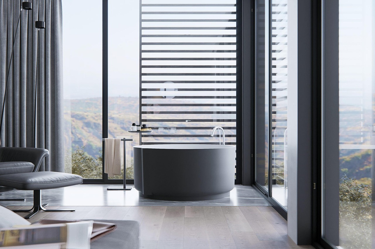 Petite salle de bain optimisée avec rangement intégré. Petite salle de bain optimisée avec rangement intégré.
